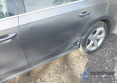 2012 Volkswagen Passat 2.5L Se z USA, uszkodzony, nr VIN 1VWBP7A35CC110905